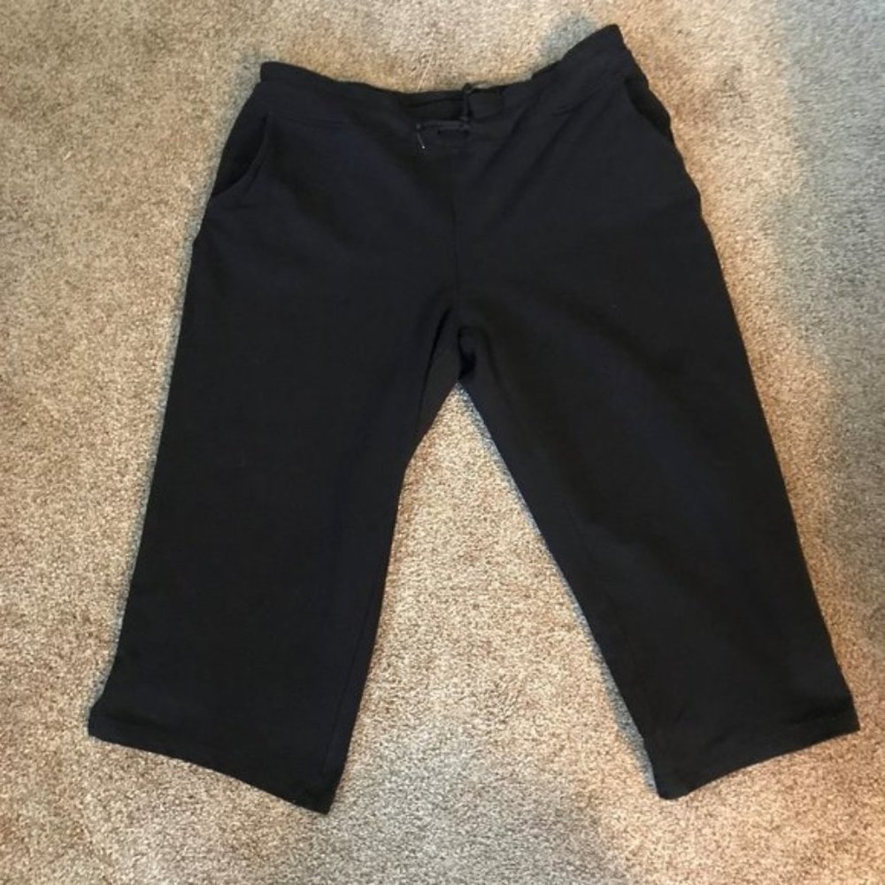 Nicole Miller black capri pants L